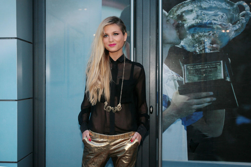 Šok! Pogledajte kako je Nevena Božović izgledala u srednjoj školi! (FOTO)