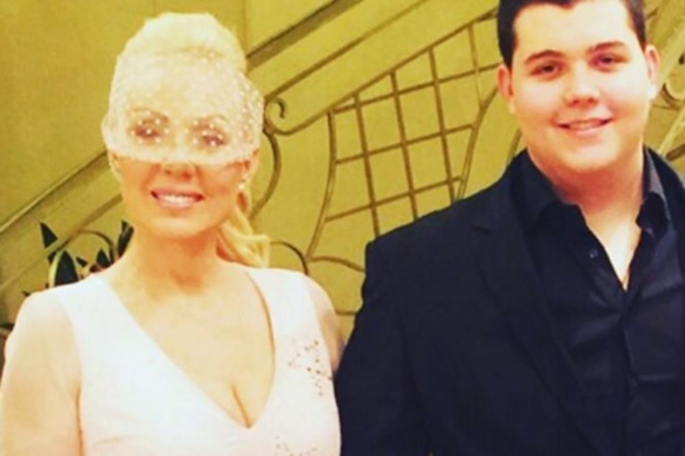 Lepa Brena: Sećam se dana kad je njen Viktor bio mali... (FOTO)