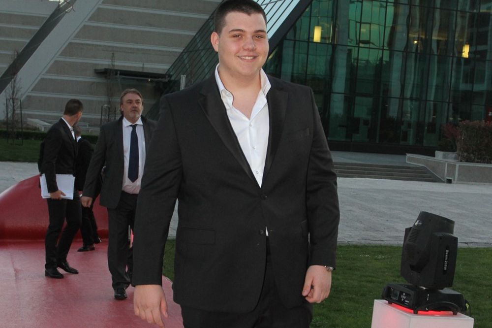 Svi umrli od dosade! Dok Brena nije zapevala, na žurci njenog sina bilo je kao na parastosu! (FOTO)