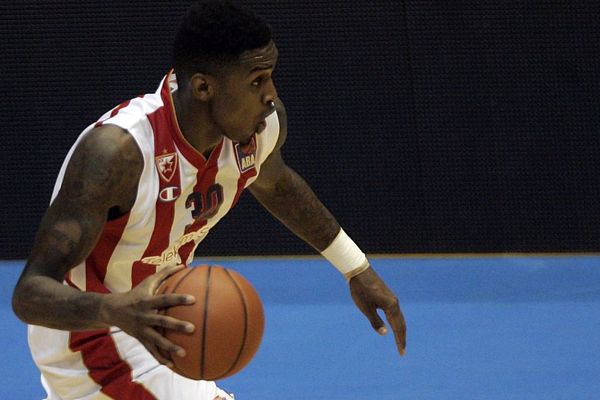 Kvinsi Miler zakucao u stilu Majkla Džordana! (VIDEO)