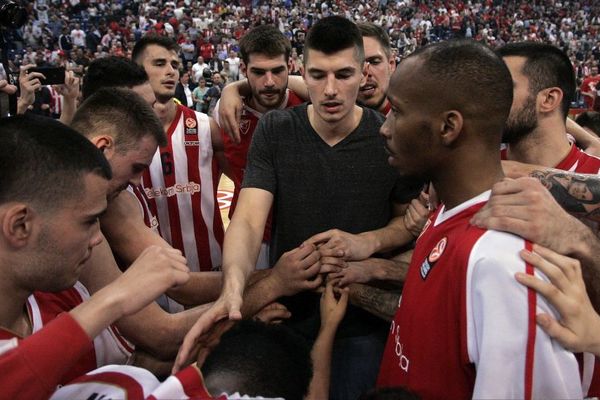 Mileru je mnogo teško pao poraz, ali tu je bio Mitrović da jakim govorom digne moral ekipi! (VIDEO)