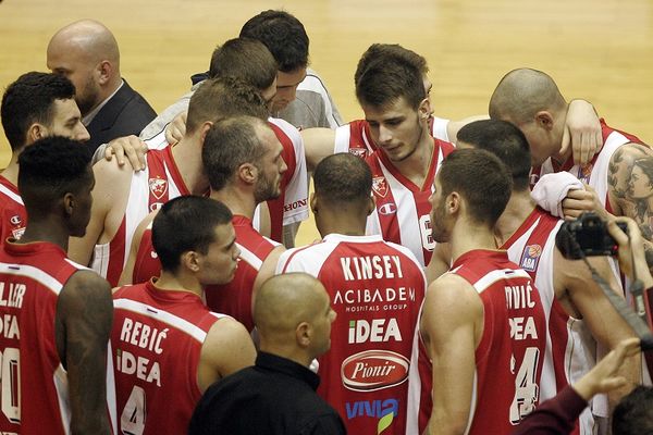 Slavlje zvezdaša na Tviteru: Dangubić plaća večeru Bogdanu i Datomeu! (FOTO)