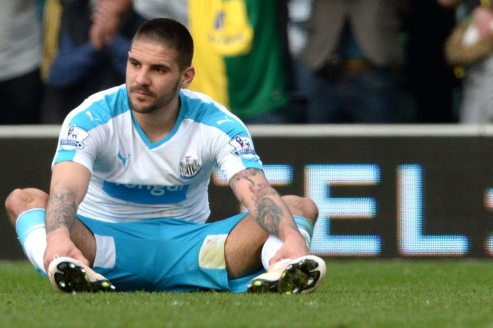 Mitrovićeva dva gola nisu bila dovoljna da se izbegne poraz, pokeri Čelsija, Sitija i Arsenala! (VIDEO)