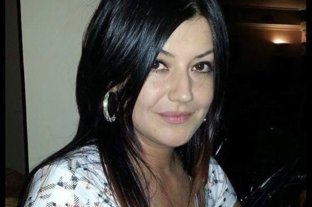 Da ti srce pukne: Pogledajte kako su se sestre ubijene pevačice oprostile od nje! (FOTO)