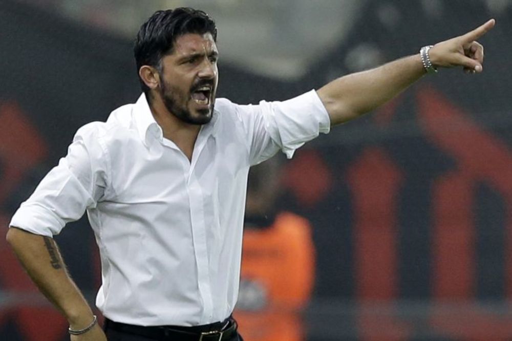 Pobesneli Gatuzo: Nervira se, psuje i udara šamare! (GIF)