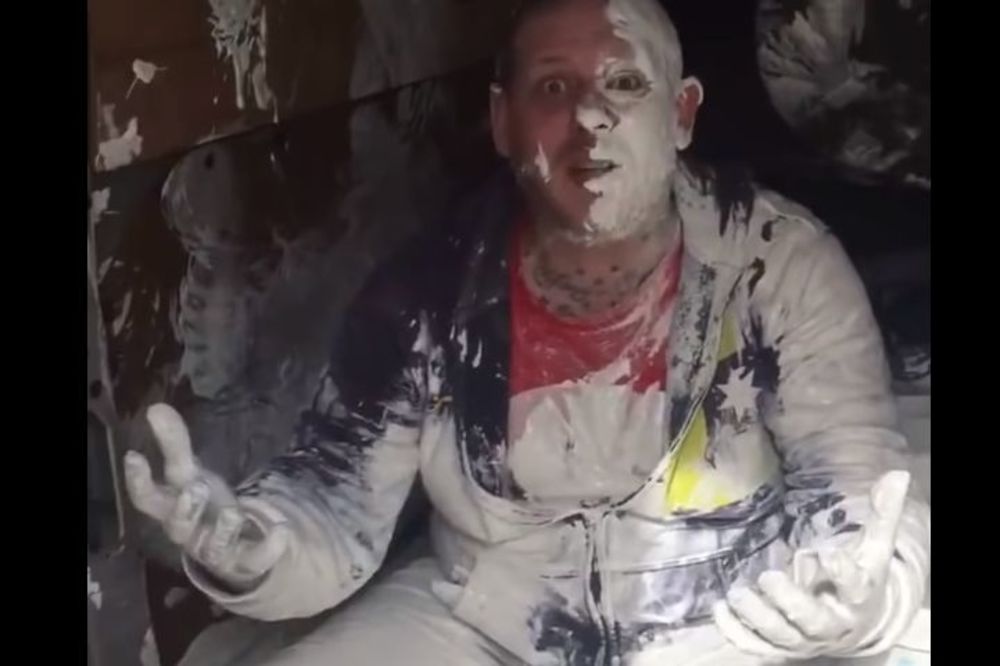 Džon je imao stvarno loš dan... Nije ni čudo kad radi sa ovakvim likovima! (VIDEO)