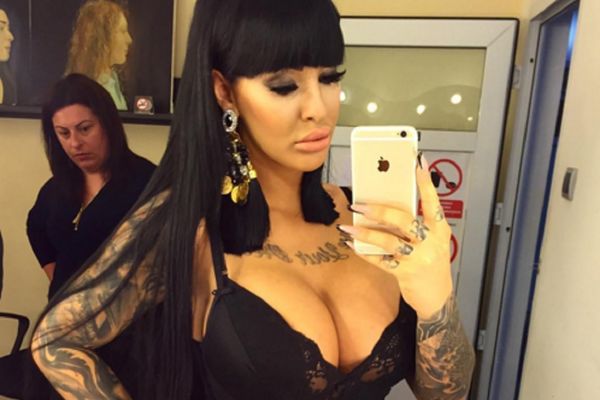 Ludi, ludi seks i...  Evo šta sve možemo da očekujemo od Anđele Veštice na Farmi (FOTO)