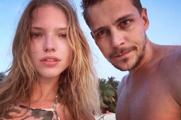 Šta li će Biković reći? Njegova nova devojka u strasnom poljupcu sa drugom ženom! (FOTO)