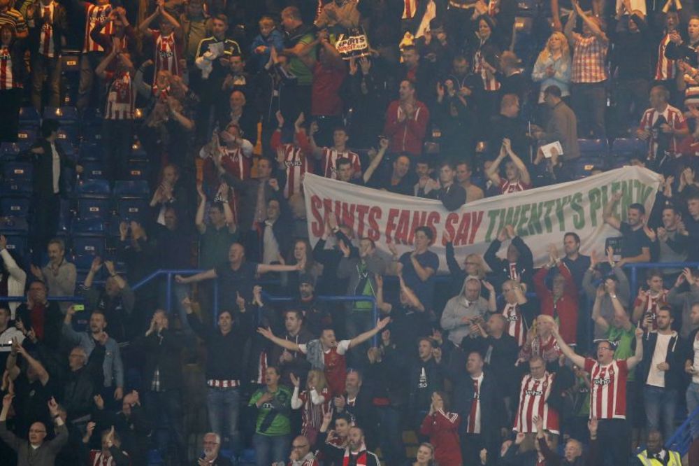 U Srbiji je ovo nemoguće: Šta su navijači Sautemptona pevali pristalicama Lestera posle poraza? (VIDEO)