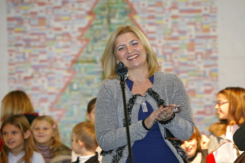 Tomina žena sve popularnija: Dragica Nikolić dobila svoju zgradu u Kragujevcu! (FOTO)