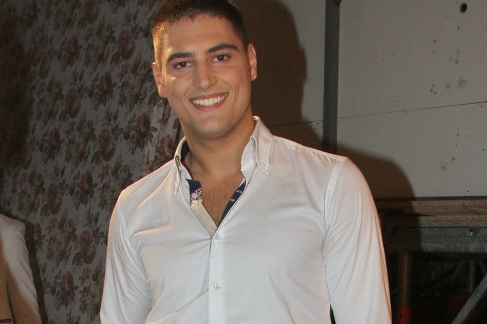 Kakav očajnički potez: Perućica traži ribu preko Fejsa! (FOTO)