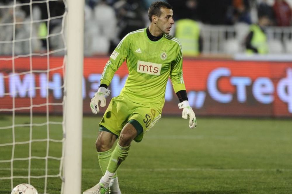 Poklon gol Šaranova: Pogledajte kiks golmana Partizana! (VIDEO)