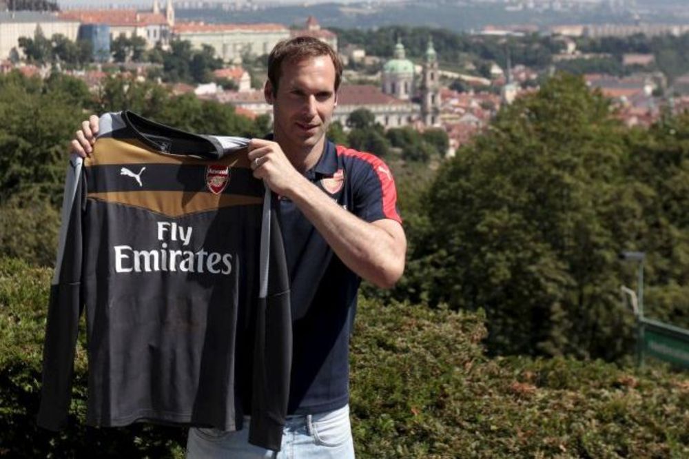 Procurele slike Arsenalovog dresa za narednu sezonu, Tobdžije besne! (FOTO)