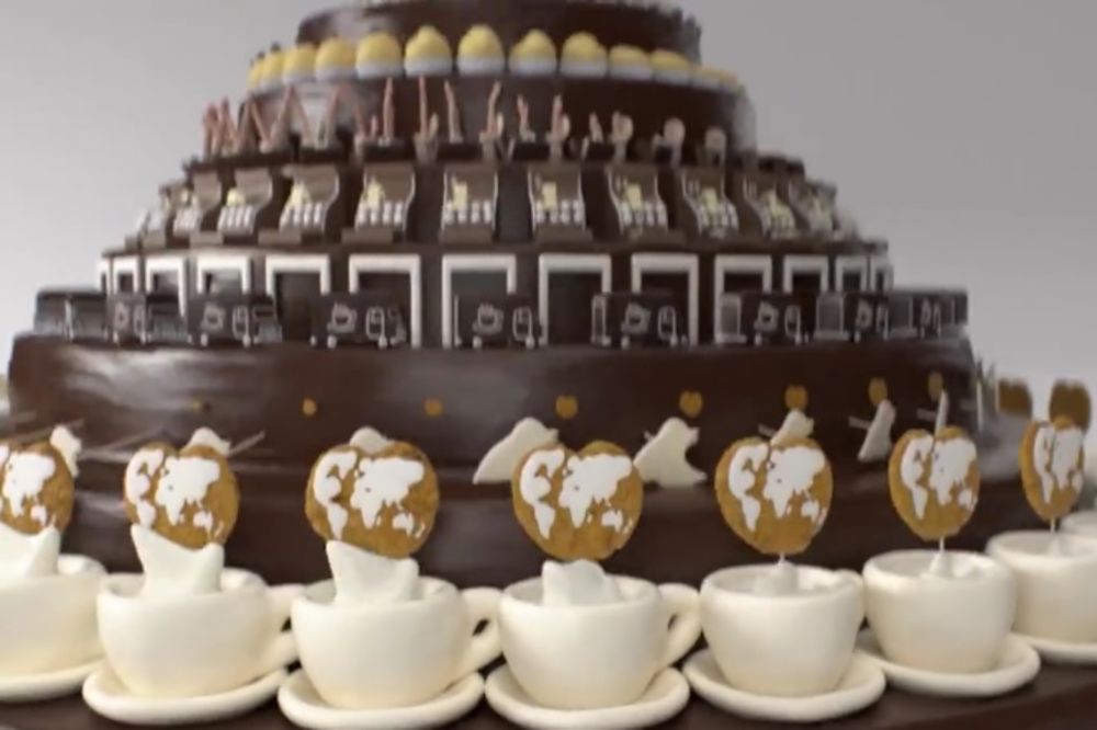 Ovo je najlepše dekorisana torta na svetu, a postaje živa kad se brzo okreće! (VIDEO)