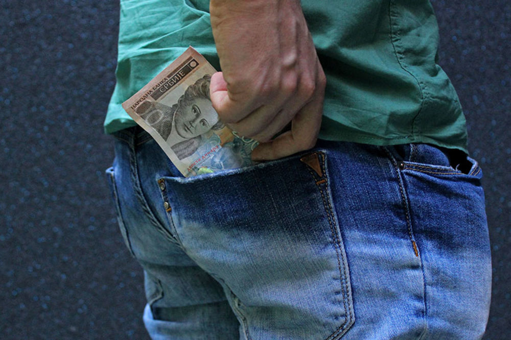 Na šta biste potrošili poslednjih 200 dinara u životu? 10 primera na šta Srbi daju svoj novac! (FOTO) (GIF)
