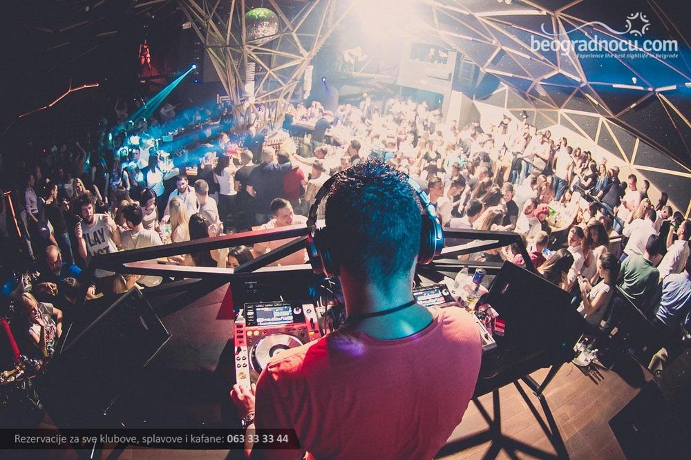 Stvarno luda žurka! Pogledajte kako je Zorica Dukić partijala u Tiltu! (FOTO)