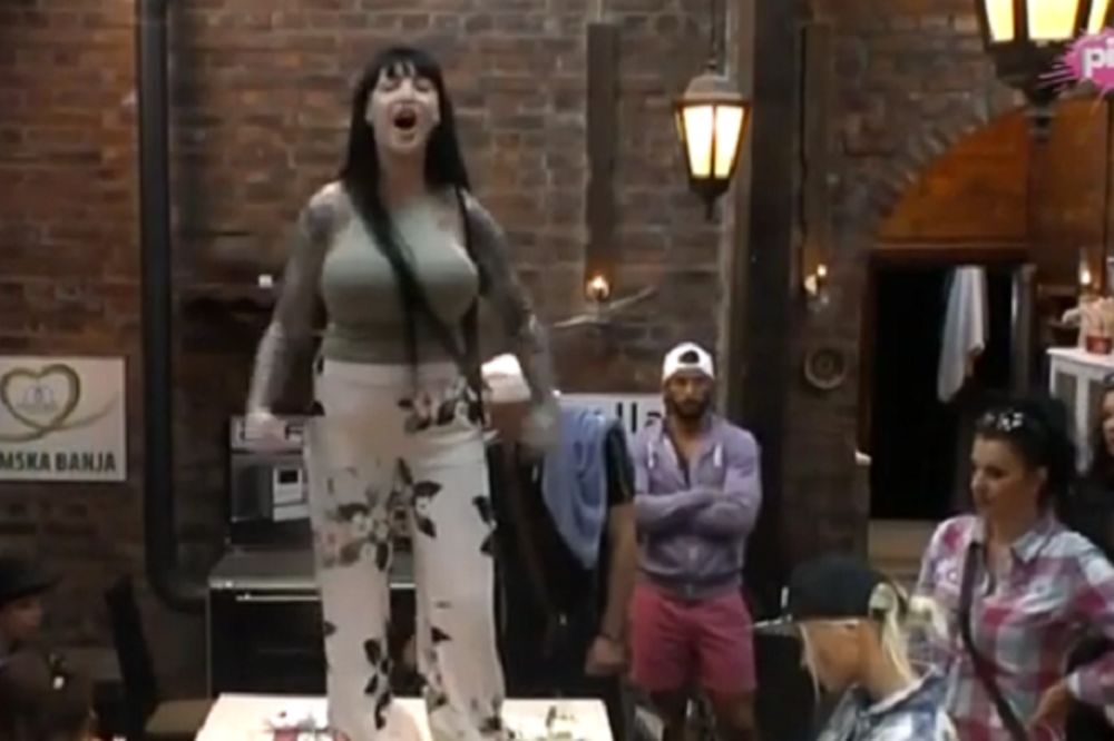 Zovite odred za lobotomiju! Anđela Veštica histerisala i divljala po Farmi bez kontrole! (FOTO) (VIDEO)