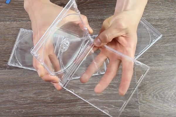 Ne bacajte stare kutije od CD-ova, napravite nešto vrlo korisno! (VIDEO)