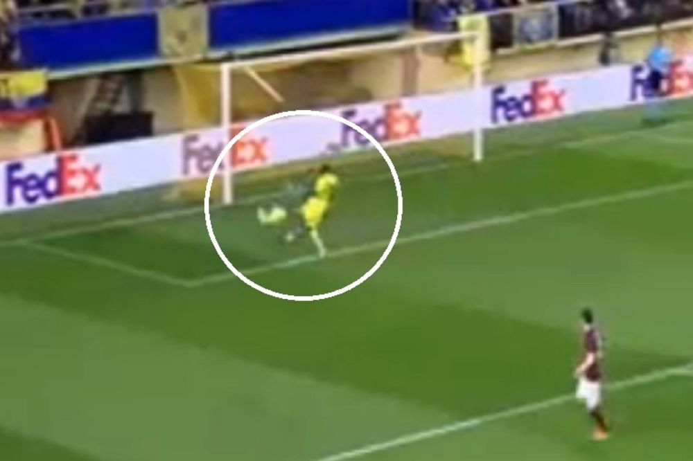 Gol na dar: Neverovatan kiks golmana Sparte doveo do pogotka igrača Viljareala! (VIDEO)
