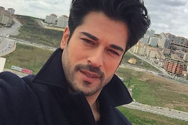 Žene su poludele za Bali Begom, a muškarce će njegova devojka ostaviti bez daha! (FOTO)