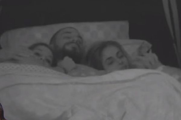 Pravi svoj harem: Crni odveo u krevet Cecu i Seksi Sandru! (VIDEO)