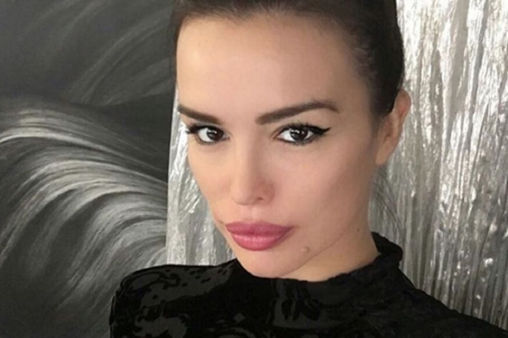 Šta joj je sa licem? Severina na ovoj fotografiji izgleda neprepoznatljivo! (FOTO)