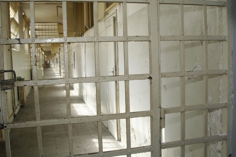 Pa ovo je za nevericu: Zatvoreniku nepušaču zatvor platio odštetu 7.400 evra jer su ga trovali!