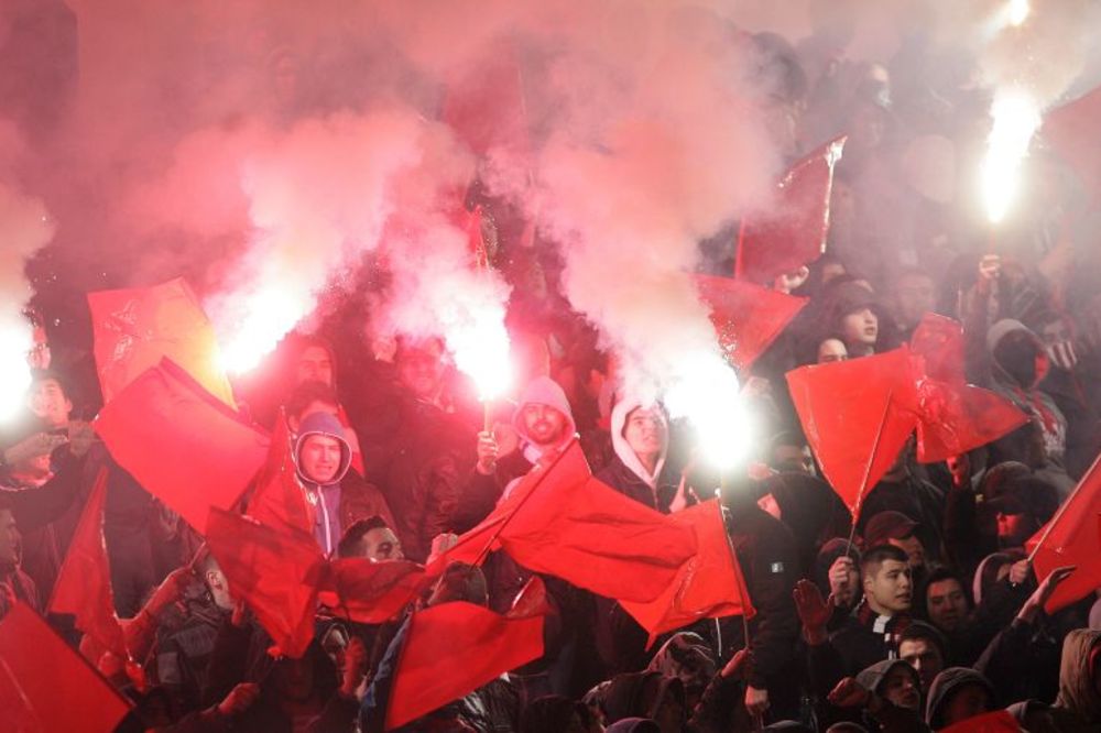 Delije paradirale kroz kraj Bed Blu Bojsa, a od njih ni traga, ni glasa! (FOTO)