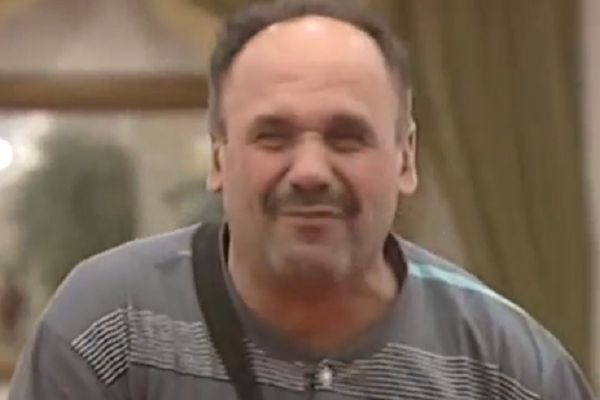 Prava prostačina! Zmaj od Šipova ispuštao gasove za stolom! (VIDEO)