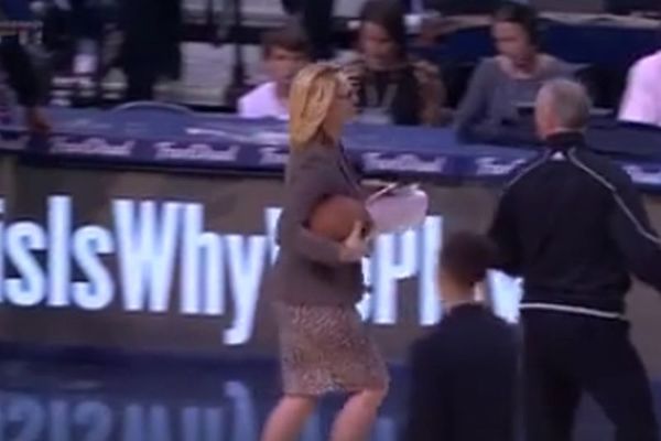 Objasnila im neke stvari: Ne trebaju joj patike da bi pokazala košarkaške sposobnosti! (VIDEO)