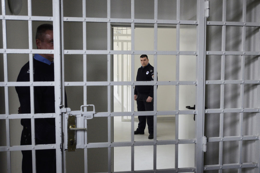 Srpski kriminalci neće u zatvor: Mnogi zatvorenici žele kućnu robiju! (FOTO)