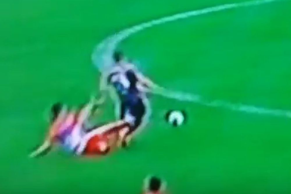 Kakav mesarski faul: Igrač Borca nemilosrdnim startom umalo poslao Srnića u bolnicu! (VIDEO)