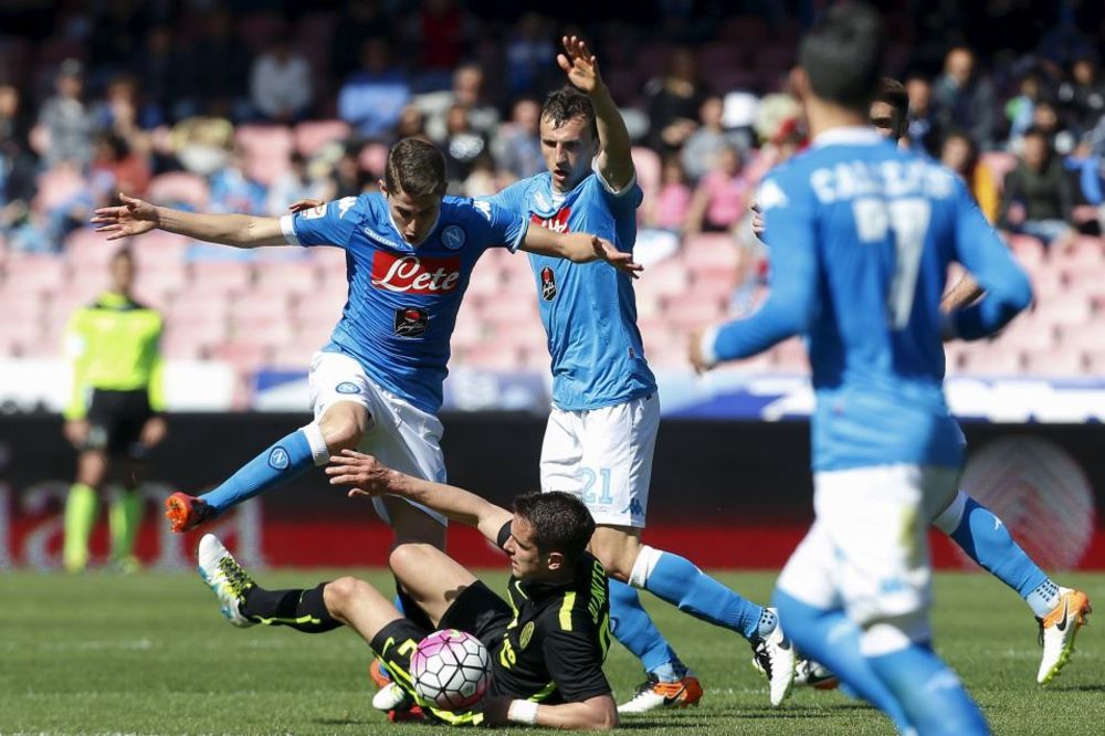 Napoli još ne odustaje od titule, Klose doneo sreću Inzagiju na debiju! (VIDEO)