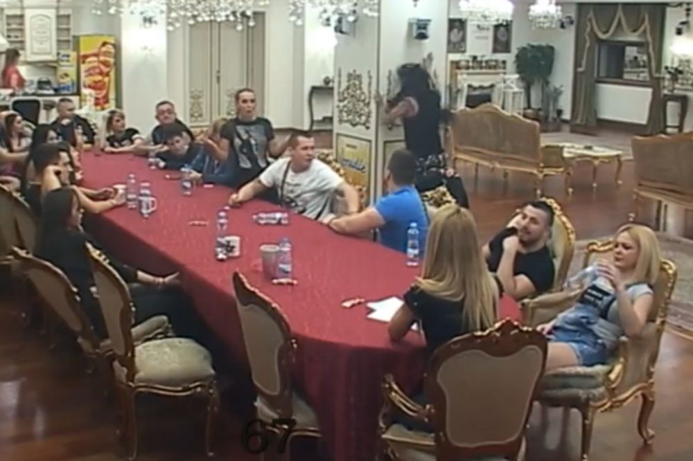 Histerija u Parovima! Rastrojena Krunićka udarala glavom o zid! (FOTO) (VIDEO)