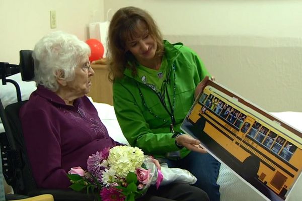 Baka je mahala deci 5 godina, jednog jutra je nije bilo. Ono što su za nju uradili, otopiće vam srce! (FOTO) (VIDEO)