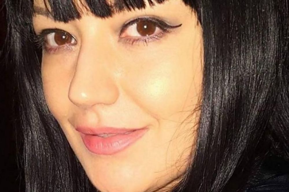 Jelenu ubila 3 člana njene porodice!? Šokantno otkriće o pevačicinom ubistvu!