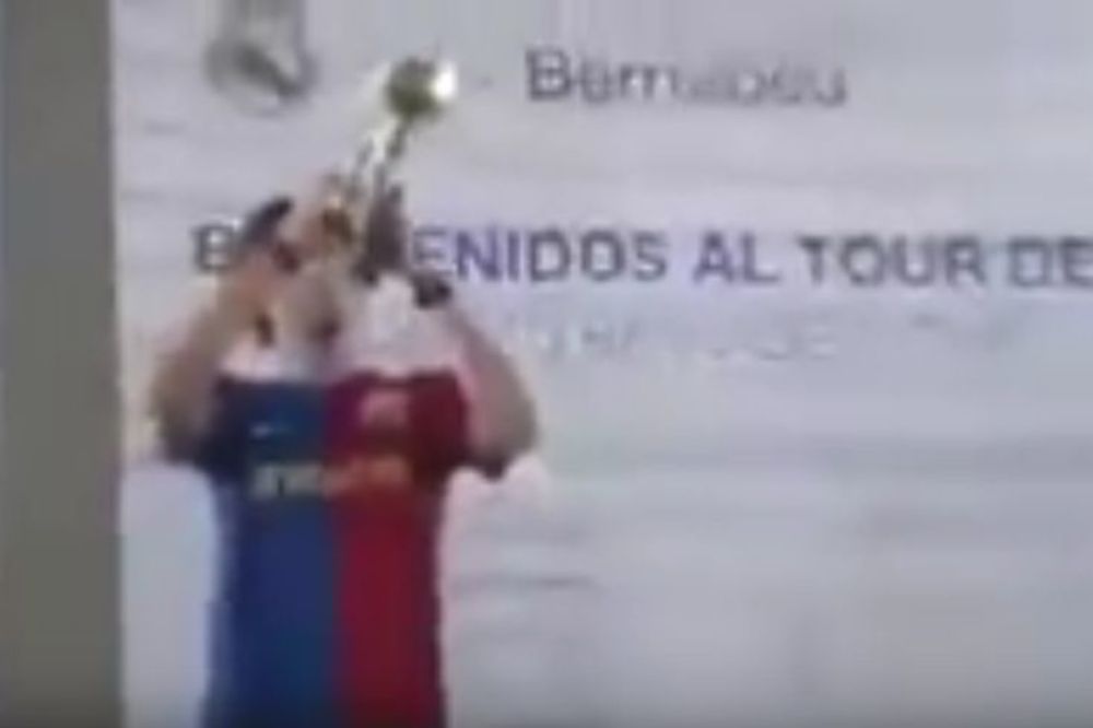 U BG bi verovatno nastradao: Navijač Barse svira himnu na stadionu Reala! (VIDEO)