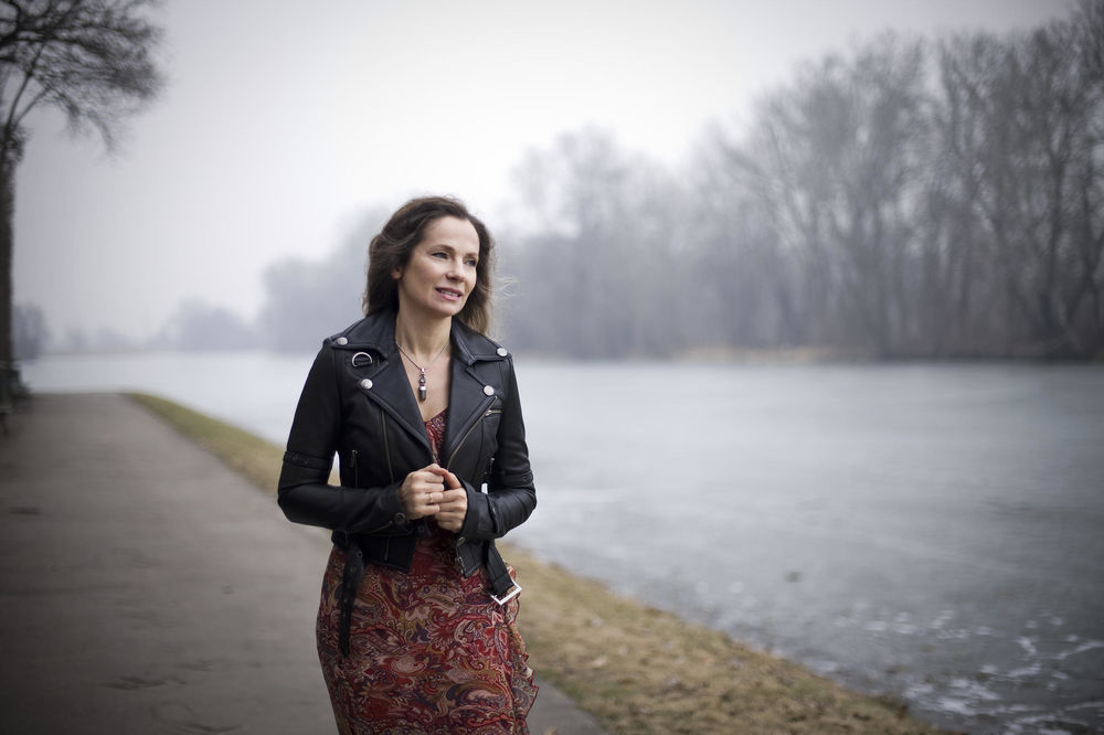 Mračno da skoro je noć: Šta se desilo novinarki koja je istraživala slučaj nestale dece? (FOTO)