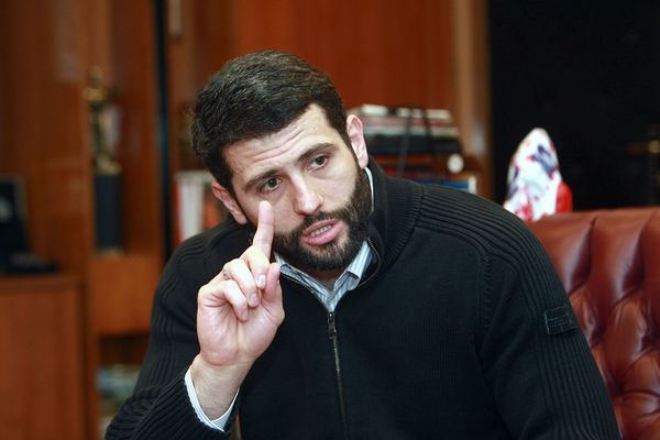 Mama, tata, bato - svi ćete u odbornike! Šapić stavio celu porodicu na listu za NBG! (FOTO)