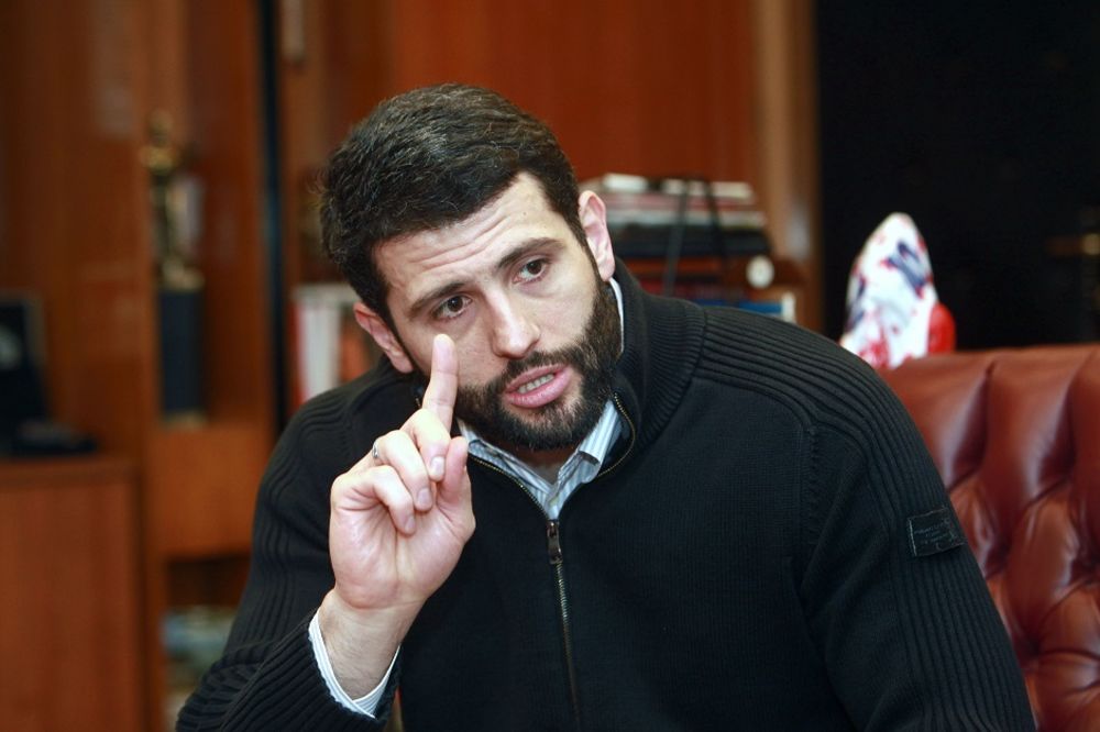 Mama, tata, bato - svi ćete u odbornike! Šapić stavio celu porodicu na listu za NBG! (FOTO)