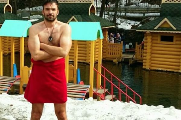 Bog, mišići i to... Ivan Bosiljčić se prvo drugi put krstio u Rusiji, pa objavio seksi fotku u peškiru! (FOTO)