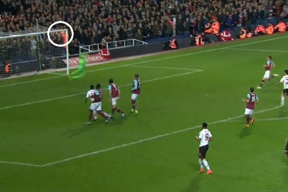 Supertalentovani klinac genijalnim potezom doprineo plasmanu Junajteda u polufinale! (VIDEO)