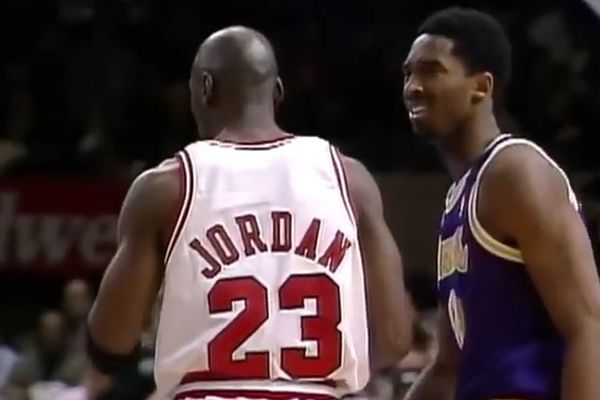 Ovako su igrali bogovi: Kobi Brajant vs Majkl Džordan, 1 na 1! (GIF) (VIDEO)