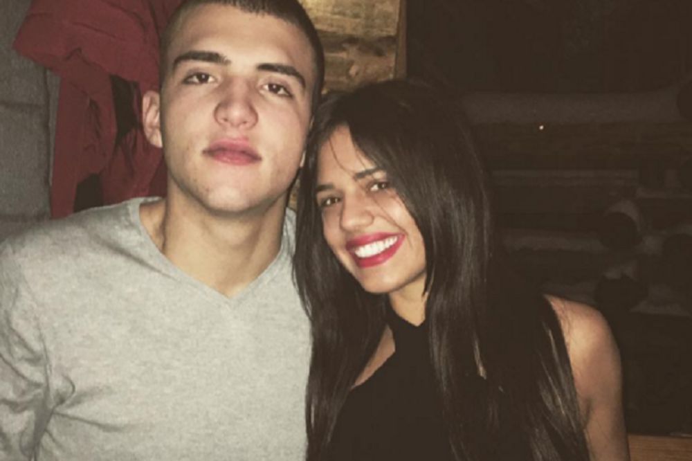 Sorry! Veljko okačio, pa obrisao ovaj selfi posle seksa sa Mašom, ali mi smo ga sačuvali! (FOTO)