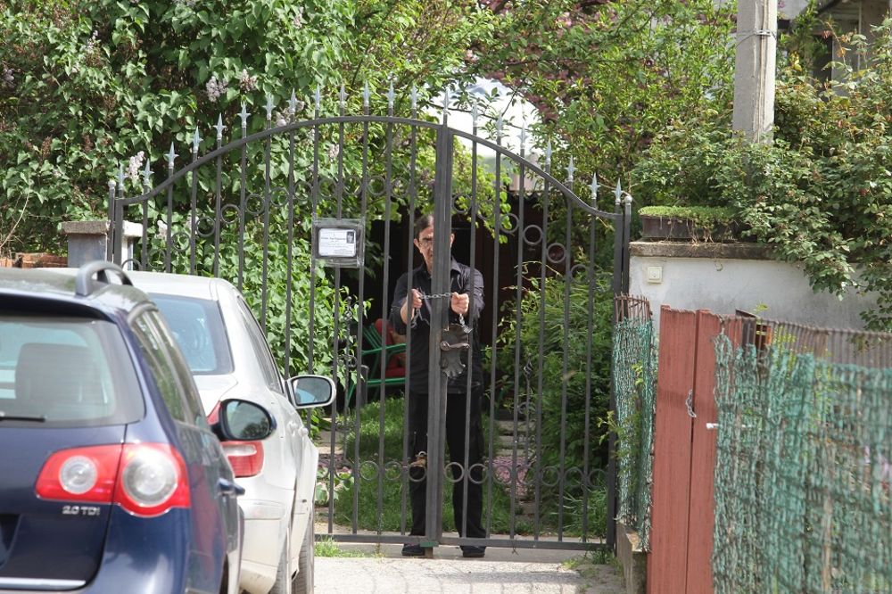 Jelenin ubica šeta Beogradom s čekićem u rukama! Dramatično upozorenje svekra zvezde Granda!