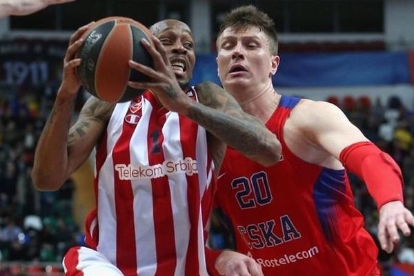 Igrači CSKA ni ne pretpostavljaju kuda će Kinzi: Amerikanac leti po terenu! (VIDEO)