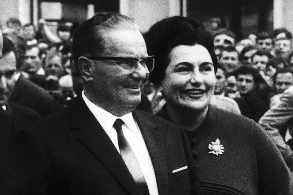 Pravaši ispred Sabora: Tuže Josipa Broza Tita jer je bio masovni ubica?