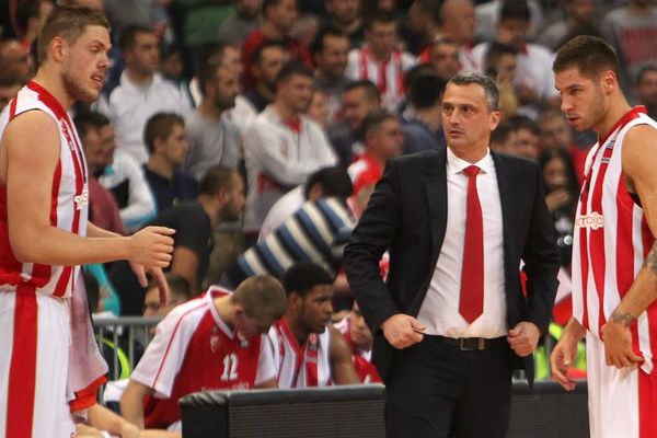 Radonjić ima logično objašnjenje zašto je lopta u napadu za pobedu bila kod Jovića! (VIDEO)