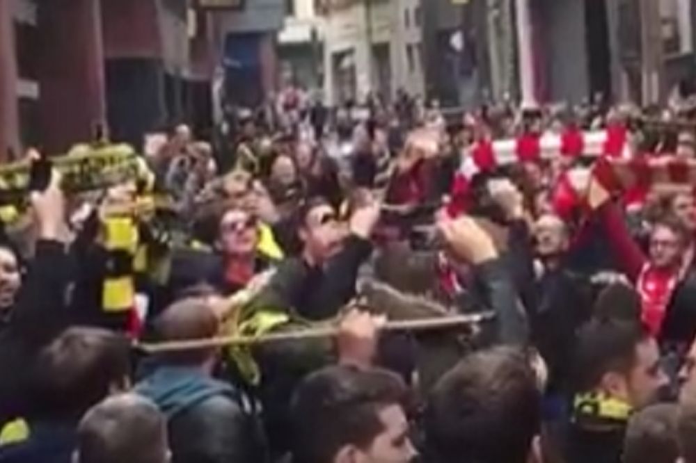 Navijači Liverpula i Borusije ponovo oduševili planetu! (VIDEO)