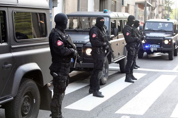 Drama u Beogradu: Policija provalila u kuću u kojoj su se zabarikadirali migranti!